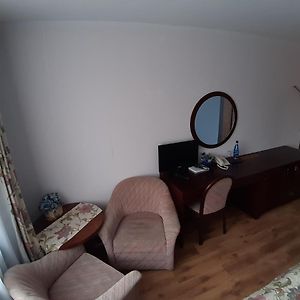 Pokój z dwoma pojedynczymi łóżkami